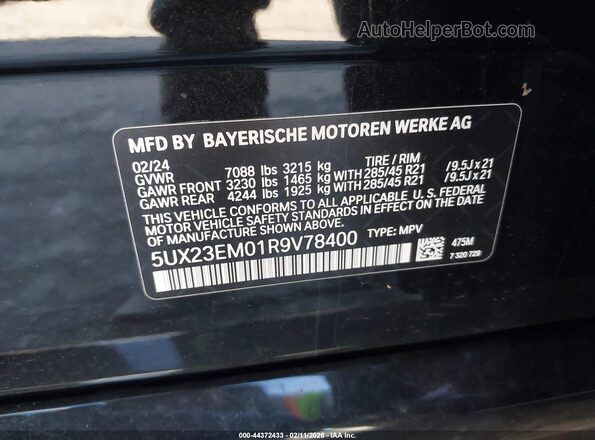 5UX23EM01R9V78400 2024 BMW X7 Black Widok komory silnika