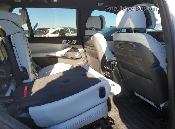5UX23EM01S9Y89766 2025 BMW X7 White Widok tylnych siedzeń