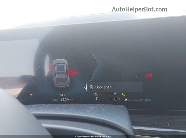 5UX23EM04R9U78193 2024 BMW X7 Gray Widok tylnych siedzeń