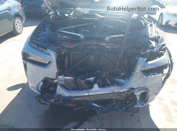 5UX23EM04R9U78193 2024 BMW X7 Gray Widok z przodu