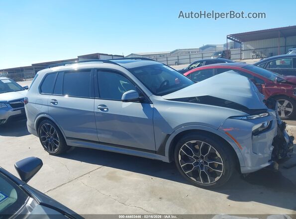 5UX23EM04R9U78193 2024 BMW X7 Gray Widok wnętrza z tyłu