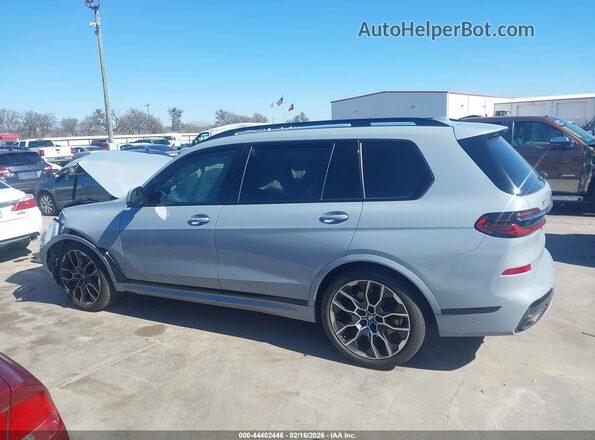 5UX23EM04R9U78193 2024 BMW X7 Gray Widok wnętrza 360 stopni