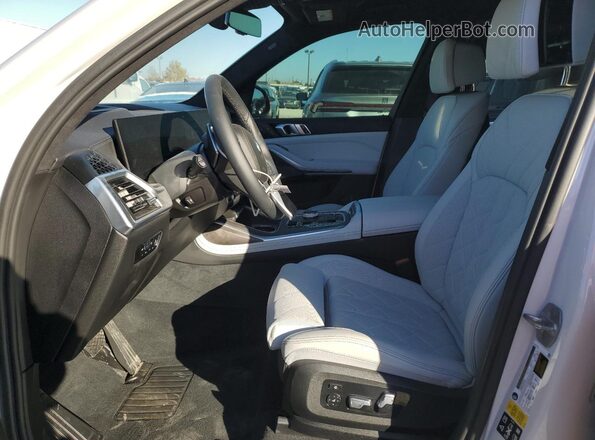 5UX23EM05P9R35316 2023 BMW X7 White Vista interior delantera