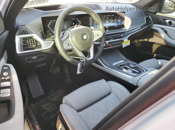 5UX23EM05P9R35316 2023 BMW X7 White Vista del salpicadero