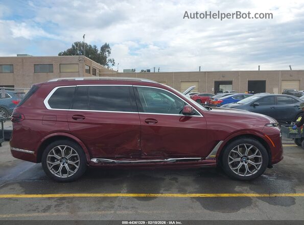 5UX23EM05R9T87756 2024 BMW X7 Red Widok wnętrza z tyłu