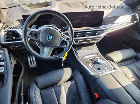 5UX23EM06P9R57826 2023 BMW X7 Black Вид панелі приладів