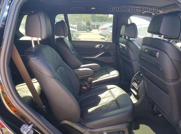 5UX23EM06P9R57826 2023 BMW X7 Black Вид задньої частини салону