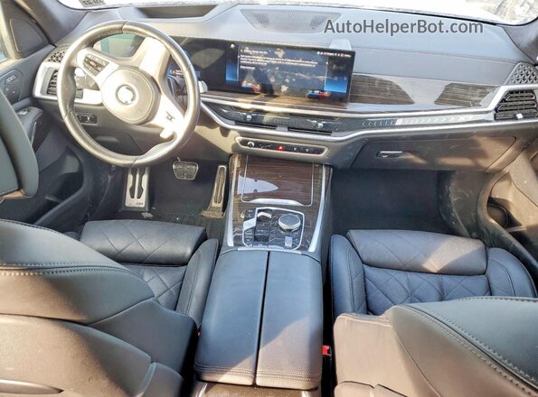 5UX23EM08P9P30735 2023 BMW X7 Silver Вид панелі приладів
