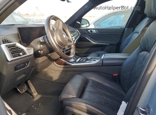 5UX23EM08P9P30735 2023 BMW X7 Silver Вид салону спереду