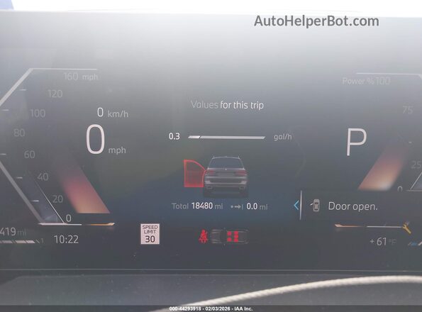 5UX23EM09T9052331 2026 BMW X7 Gray უკანა სავარძლების ხედი