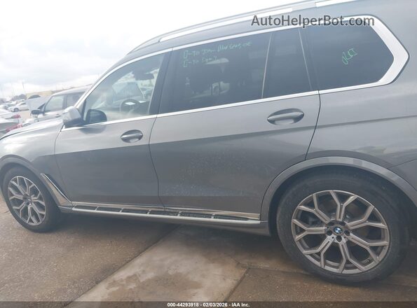 5UX23EM09T9052331 2026 BMW X7 Gray სალონის 360-გრადუსიანი ხედი
