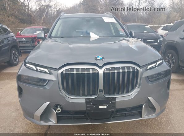 5UX23EM09T9052331 2026 BMW X7 Gray ხელსაწყოთა პანელის ხედი