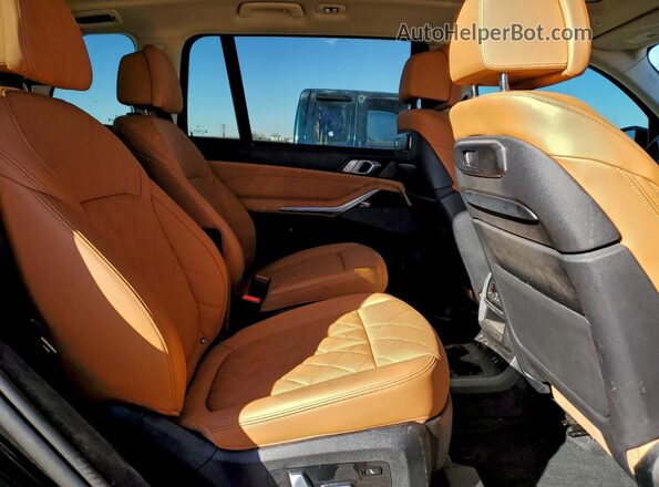 5UX23EM0XR9V79237 2024 BMW X7 Black Вид задньої частини салону