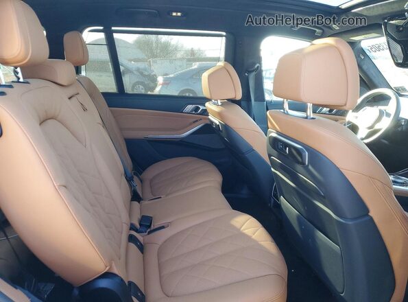 5UX23EM0XT9159100 2026 BMW X7 White Widok wnętrza z tyłu
