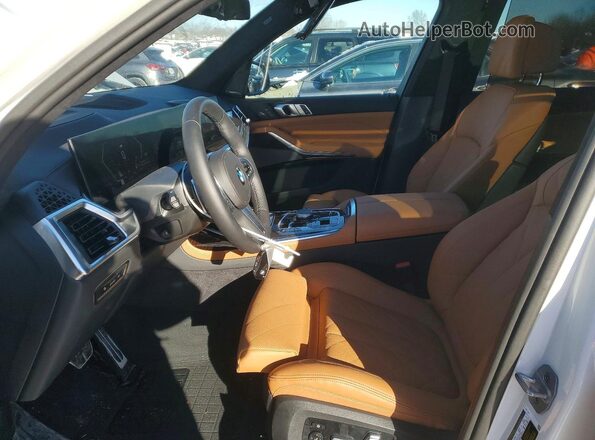 5UX23EM0XT9159100 2026 BMW X7 White Widok wnętrza z przodu
