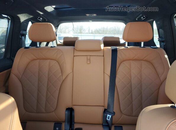 5UX23EM0XT9159100 2026 BMW X7 White Widok tylnych siedzeń