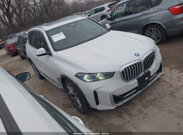 5UX23EU04T9048929 2026 BMW X5 Белый Передняя правая четверть