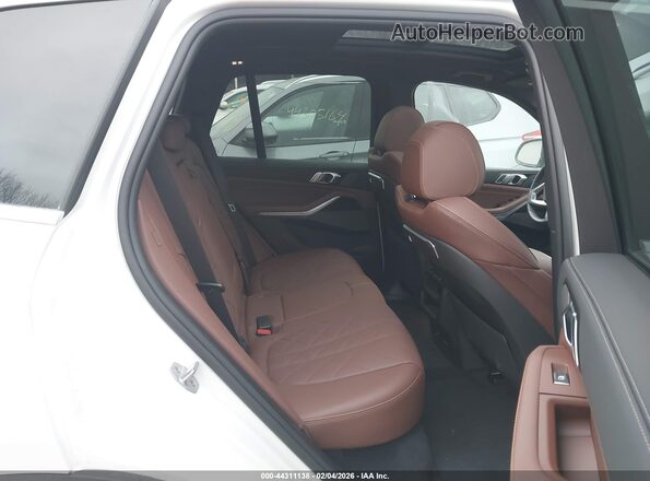 5UX23EU04T9048929 2026 BMW X5 Белый Вид наклейки с VIN-кодом