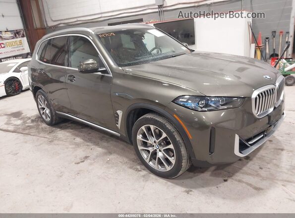 5UX23EU05S9W32786 2025 BMW X5 Зеленый Передняя правая четверть