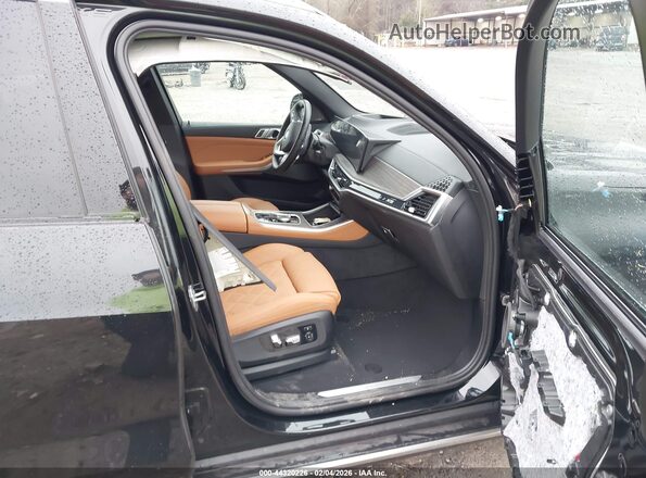 5UX23EU07R9T08829 2024 BMW X5 Черный Вид салона спереди