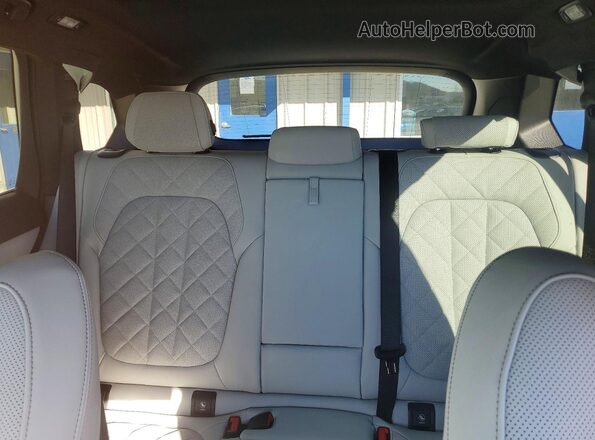 5UX23EU07S9000243 2025 BMW X5 Teal Widok tylnych siedzeń