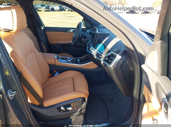 5UX23EU08S9Z66293 2025 BMW X5 Серый Вид салона спереди