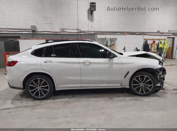 5UX2V5C01LLE69265 2020 BMW X4 White Widok wnętrza z tyłu