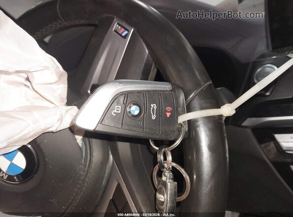 5UX2V5C01LLE69265 2020 BMW X4 White Widok deski rozdzielczej
