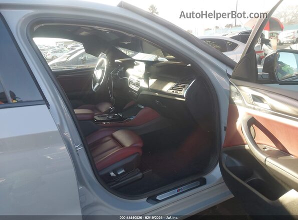 5UX33DT01N9M07091 2022 BMW X4 Gray Widok wnętrza z przodu