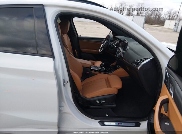 5UX33DT04P9P79107 2023 BMW X4 Белый Вид салона спереди