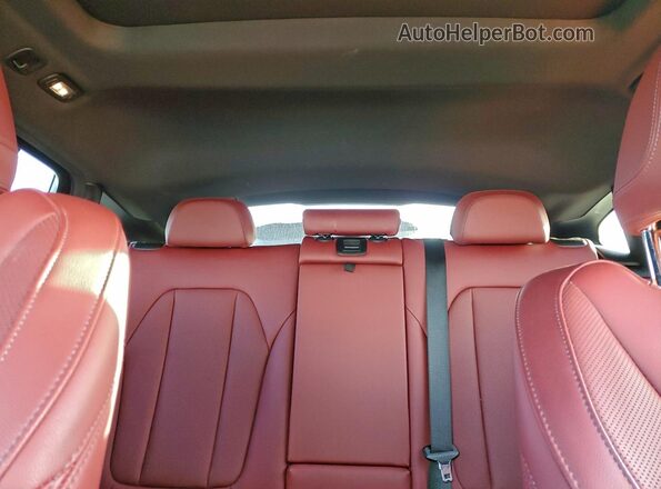 5UX33DT06P9R45790 2023 BMW X4 White Вид задніх сидінь