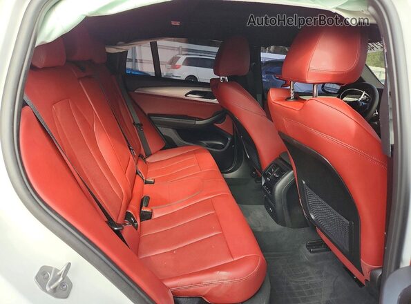 5UX33DT07S9Z66334 2025 BMW X4 Белый Вид задней части салона