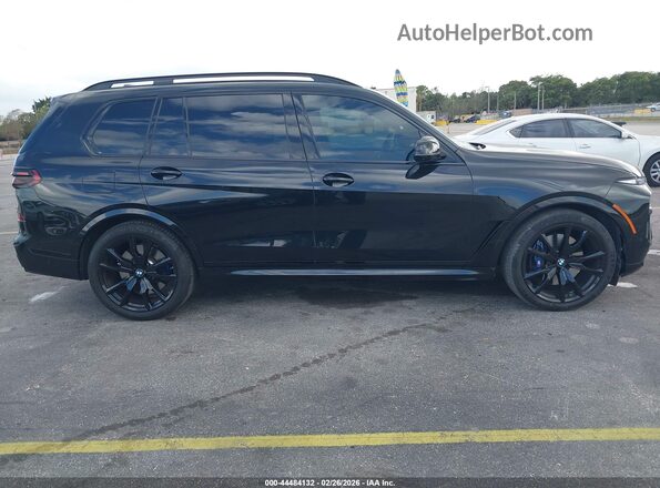 5UX33EM01S9Y10746 2025 BMW X7 Черный Панорамный вид салона 360°