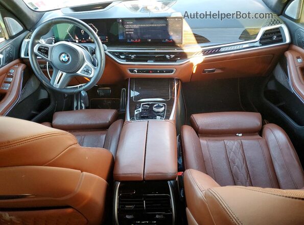 5UX33EM02P9R04545 2023 BMW X7 Charcoal Widok deski rozdzielczej