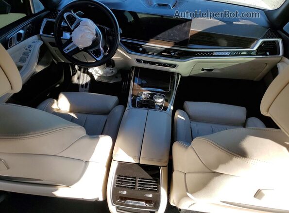 5UX33EM06P9M78231 2023 BMW X7 Silver Dashboard view