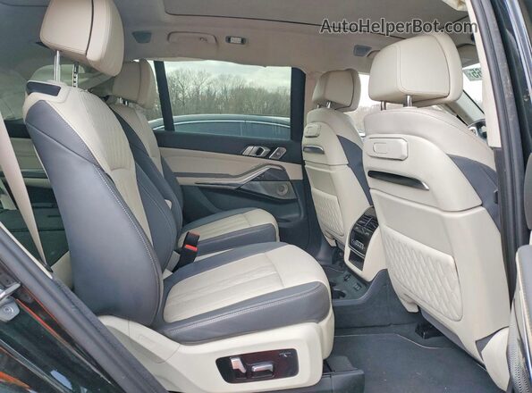 5UX33EM07P9P47434 2023 BMW X7 Black Rear interior view