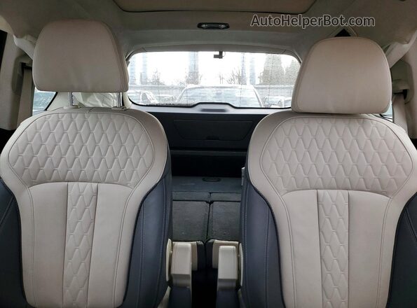 5UX33EM07P9P47434 2023 BMW X7 Black Rear seats view