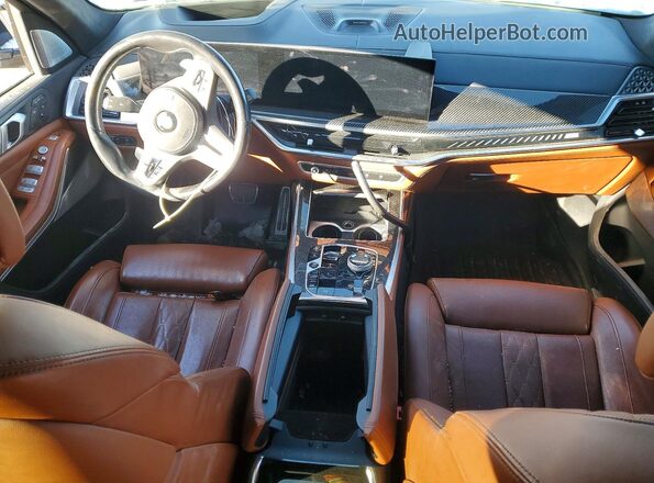 5UX33EM09P9P35687 2023 BMW X7 Gray Vista del salpicadero