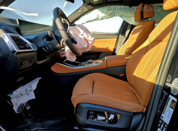 5UX33EU04T9117896 2026 BMW X5 Black Widok wnętrza z przodu