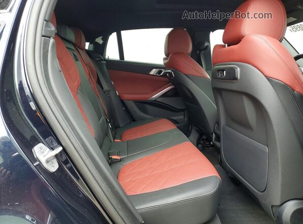 5UX33EX08R9U79072 2024 BMW X6 Черный Вид задней части салона