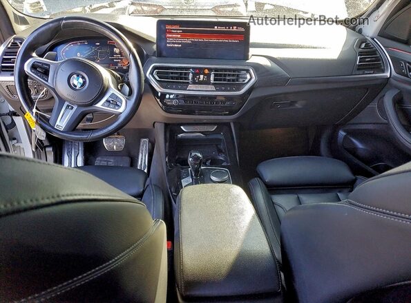 5UX43DP00P9P34048 2023 BMW X3 White Vista del salpicadero