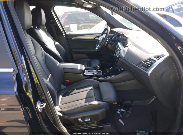 5UX43DP01N9M51588 2022 BMW X3 Черный Вид салона спереди