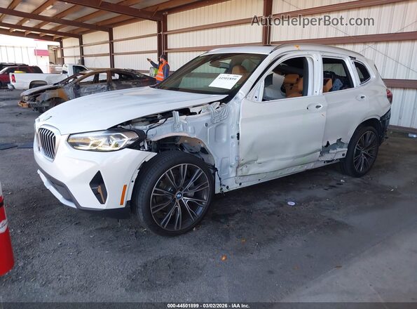 5UX43DP05R9W67207 2024 BMW X3 White Front left