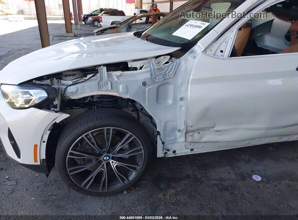 5UX43DP05R9W67207 2024 BMW X3 White Front view