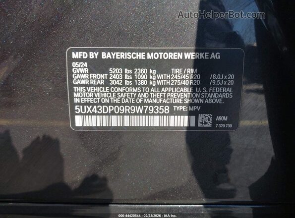 5UX43DP09R9W79358 2024 BMW X3 Black Vista del compartimento del motor