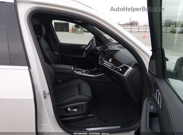 5UX43EU00R9V07343 2024 BMW X5 White Vista interior delantera