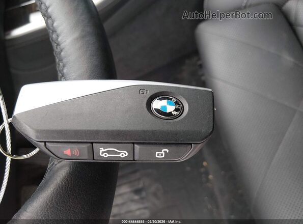 5UX43EU00R9V07343 2024 BMW X5 White Vista del salpicadero