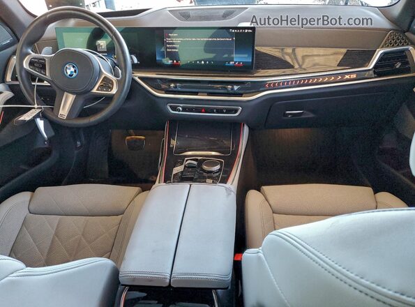 5UX43EU07S9Z93428 2025 BMW X5 Серый Вид панели приборов