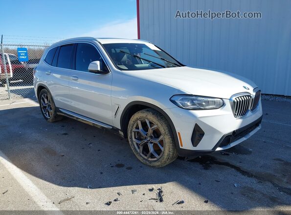 5UX53DP01N9K43683 2022 BMW X3 Белый Передняя правая четверть