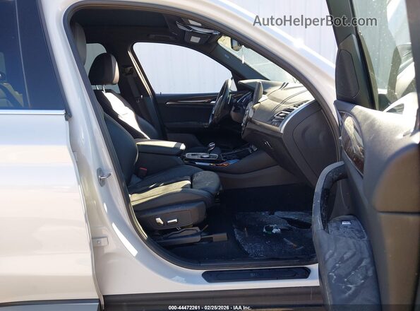 5UX53DP01N9K43683 2022 BMW X3 Белый Вид салона спереди
